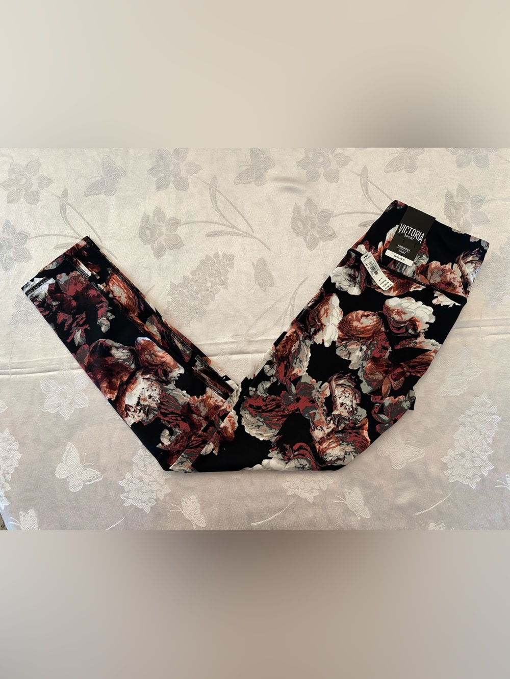NWT Victoria Sport Knockout Tight Floral Leggings Small VS